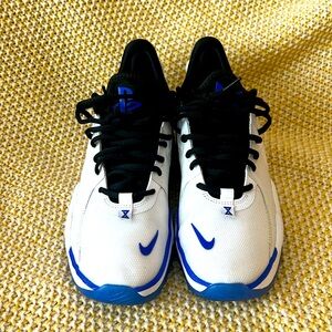 Nike PG5 Men’s US size 9.5 sneakers. Worn only to try on.
